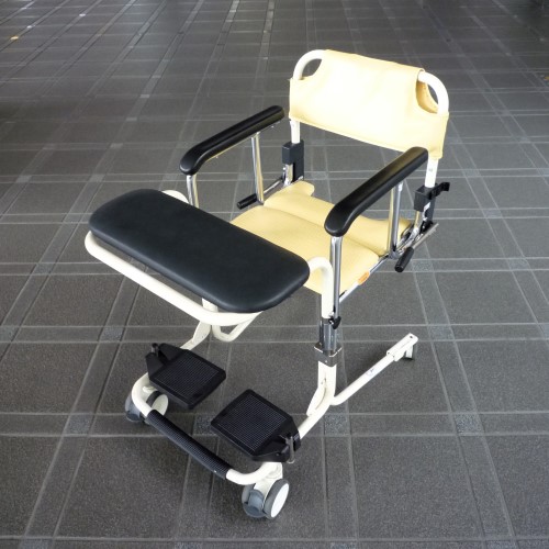 安らぎチェア 車いすタイプ 取りまわせ