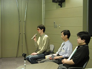 質問に答える小野氏