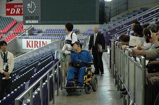 車いすで移動
