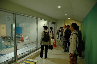 スポーツクラブのプール